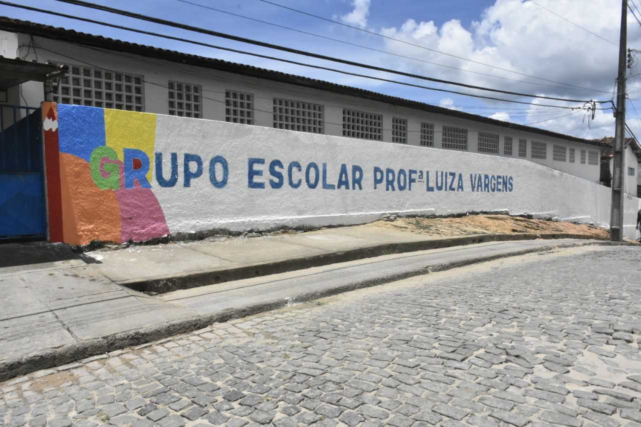 Camacã: Muros pintados das escolas deixam faixadas mais bonitas